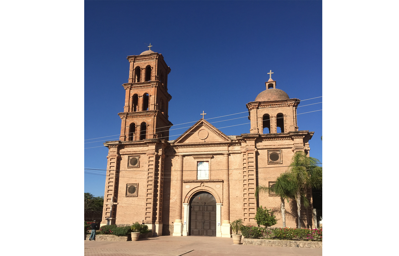 Fachada principal del templo de Santa Rosa de Lima, 2022.